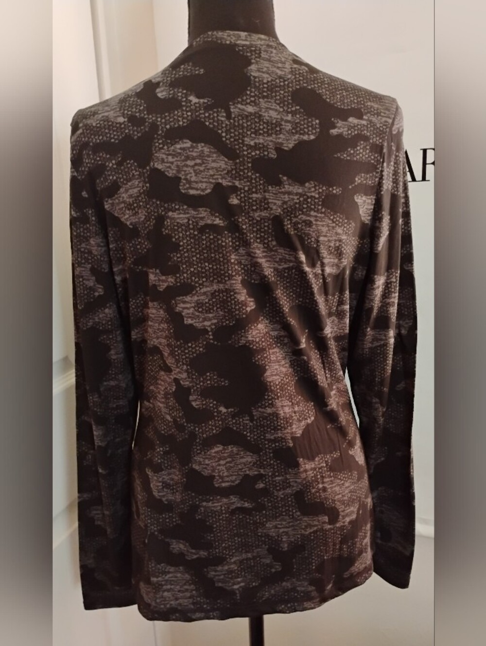 Women's Reebok Shirt - Picture 4 of 5